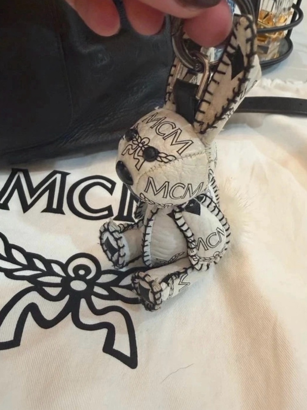 MCM Leather Shoulder Bag & key chain bunny - Picture 14 of 16